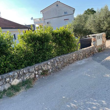 Villa Mira ***** Pinezići Eksteriør billede