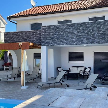 Villa Mira ***** Pinezići Eksteriør billede