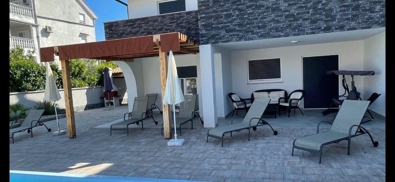 Villa Mira ***** Pinezići Eksteriør billede