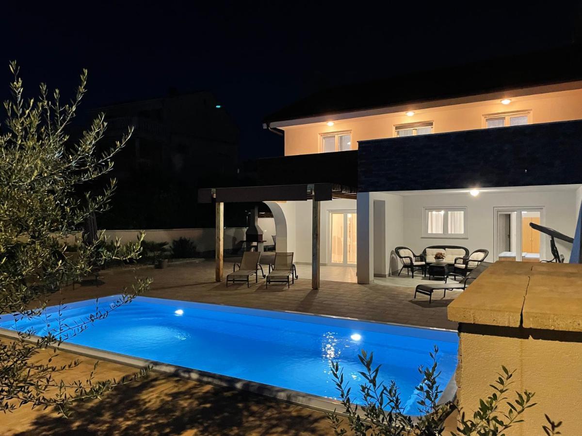 Villa Mira ***** Pinezići Eksteriør billede