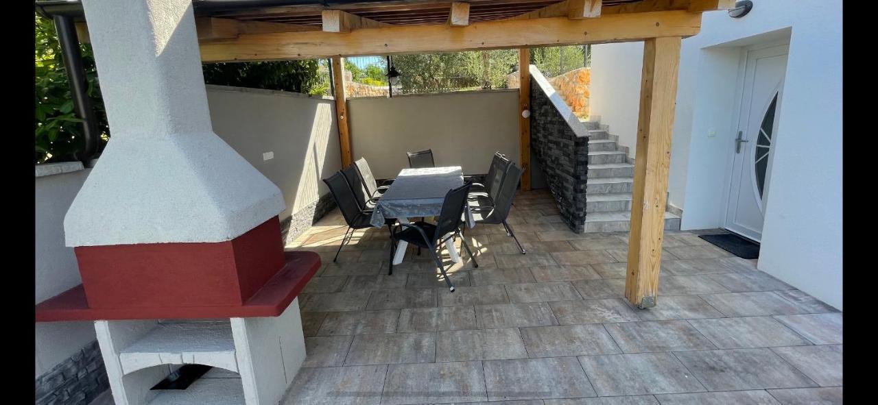 Villa Mira ***** Pinezići Eksteriør billede