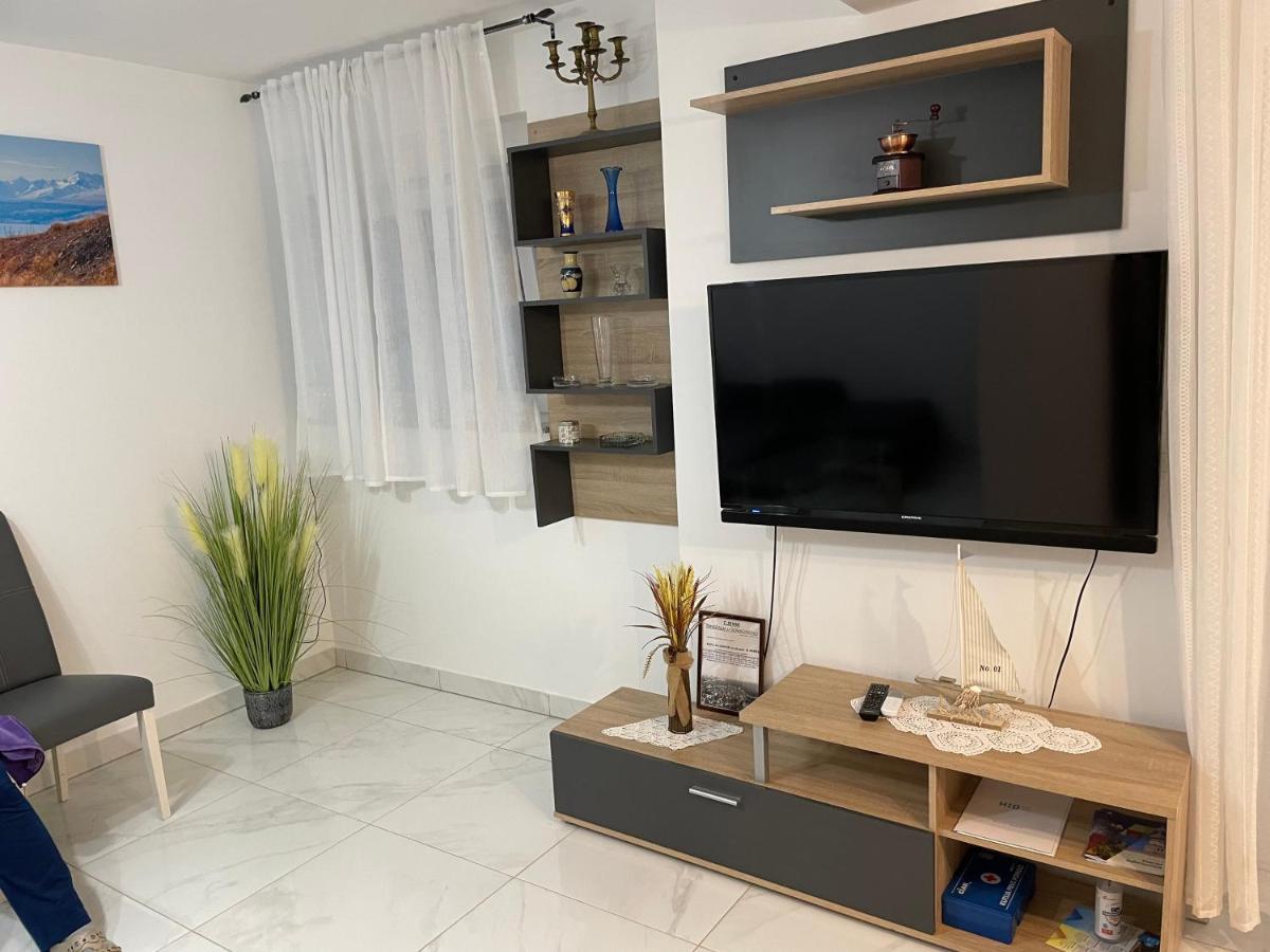 Villa Mira ***** Pinezići Eksteriør billede