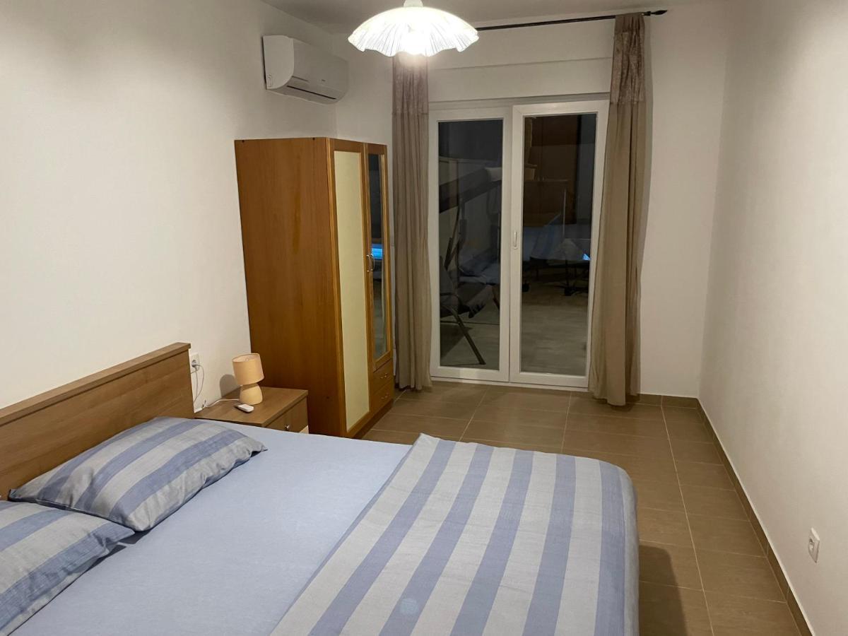 Villa Mira ***** Pinezići Eksteriør billede
