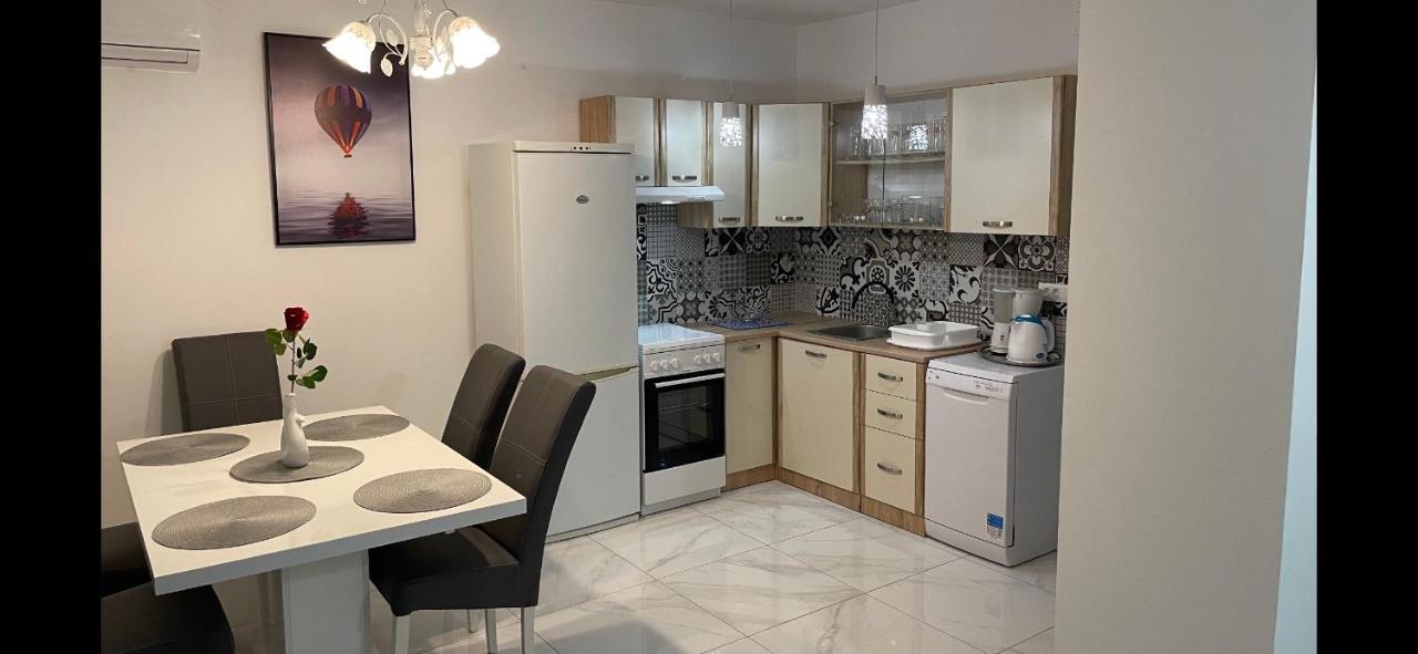 Villa Mira ***** Pinezići Eksteriør billede