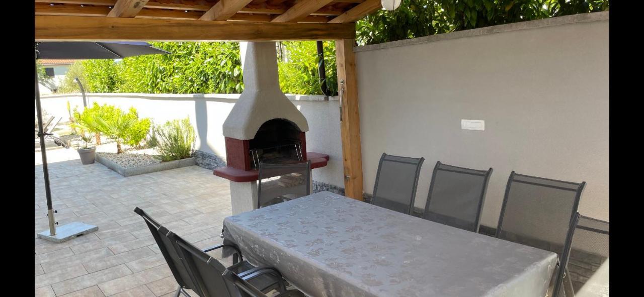 Villa Mira ***** Pinezići Eksteriør billede
