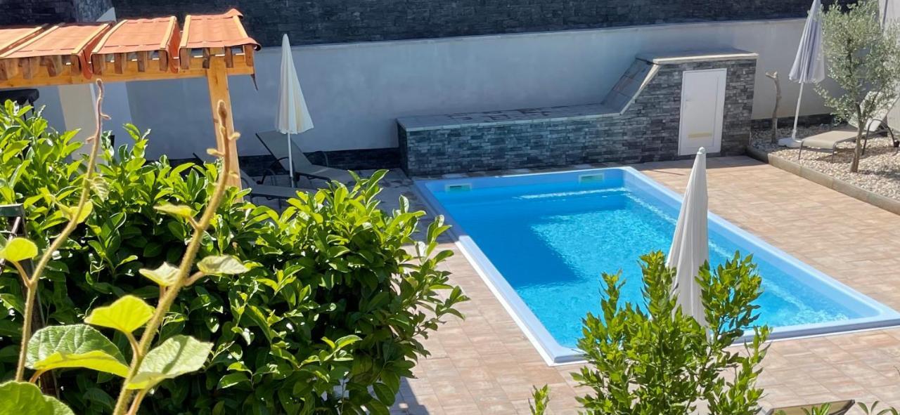 Villa Mira ***** Pinezići Eksteriør billede