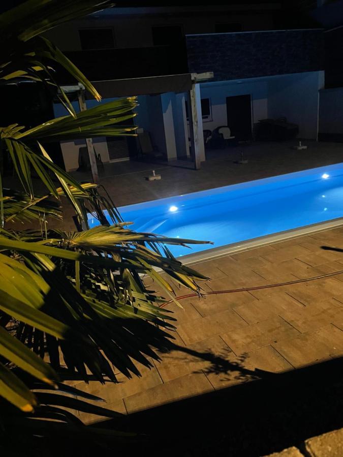 Villa Mira ***** Pinezići Eksteriør billede