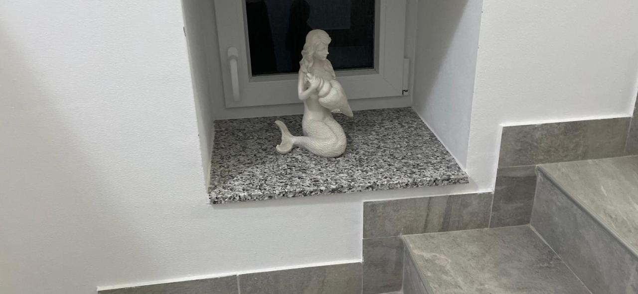 Villa Mira ***** Pinezići Eksteriør billede