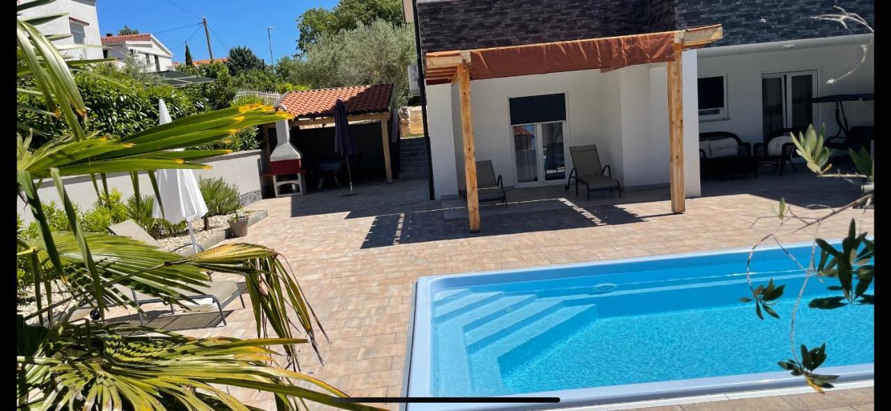 Villa Mira ***** Pinezići Eksteriør billede