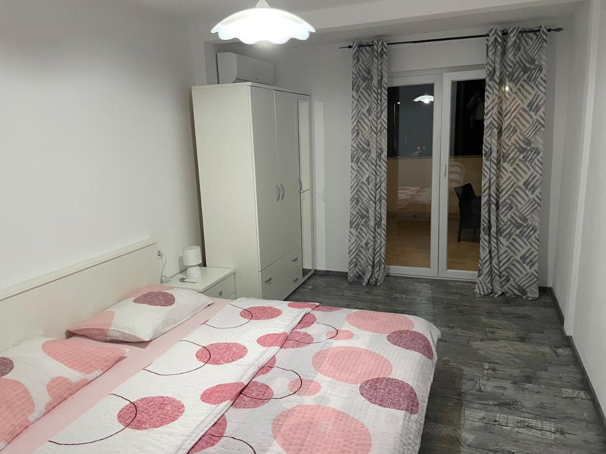 Villa Mira ***** Pinezići Eksteriør billede