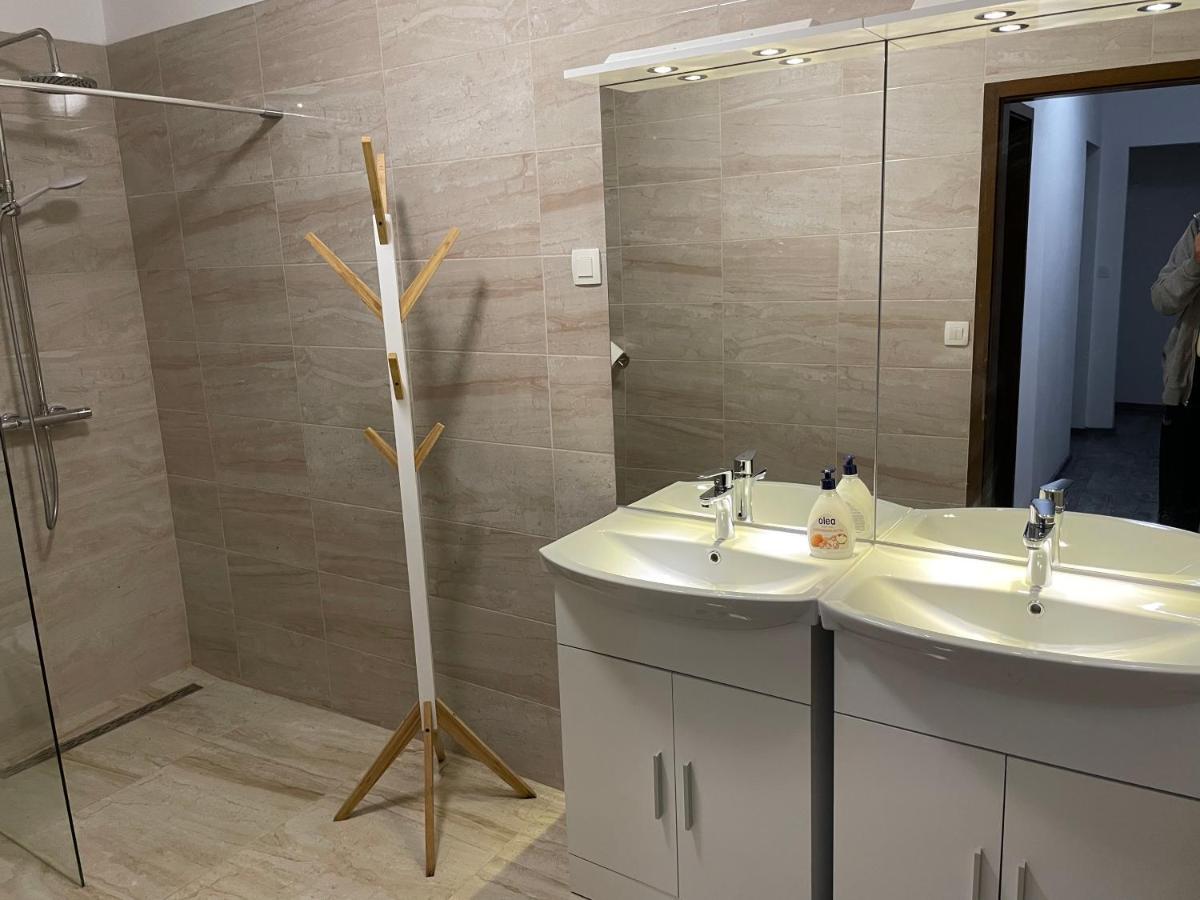 Villa Mira ***** Pinezići Eksteriør billede