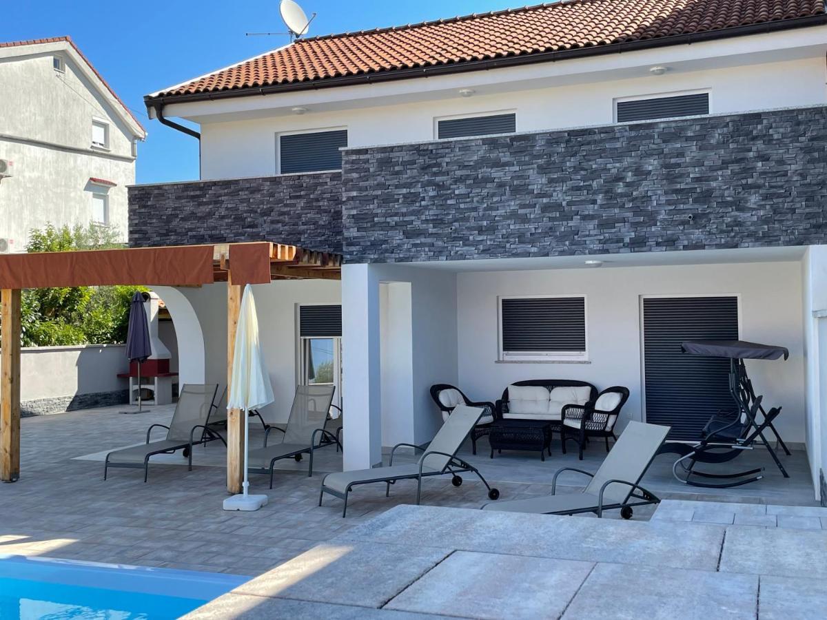 Villa Mira ***** Pinezići Eksteriør billede