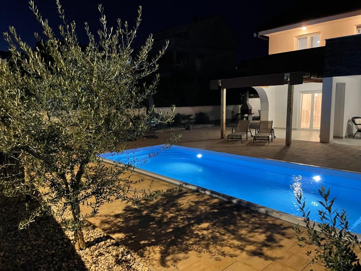 Villa Mira ***** Pinezići Eksteriør billede