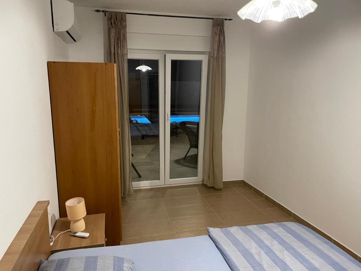 Villa Mira ***** Pinezići Eksteriør billede