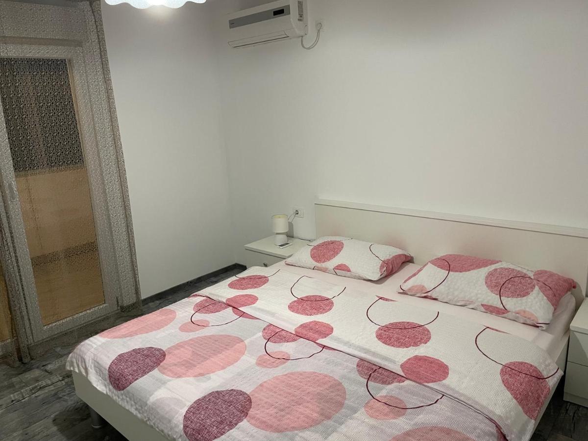Villa Mira ***** Pinezići Eksteriør billede