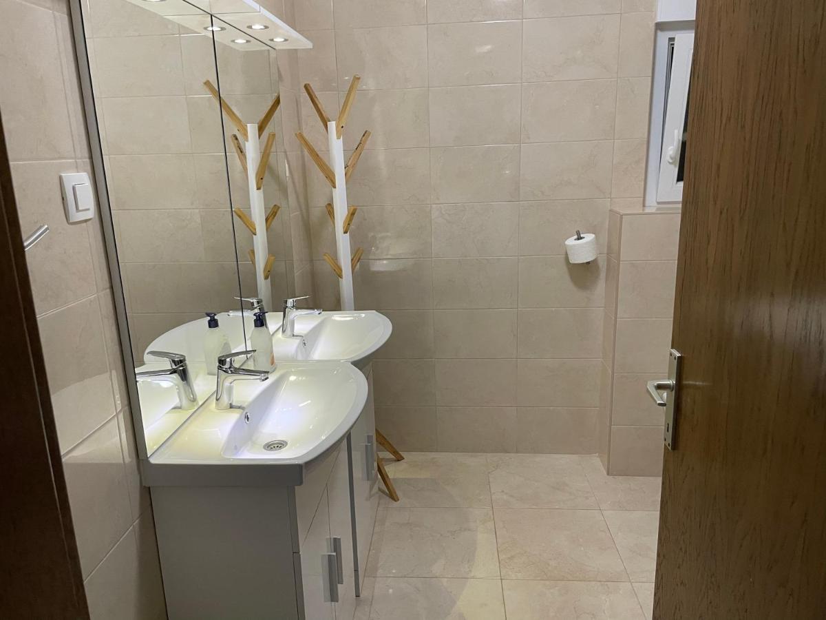Villa Mira ***** Pinezići Eksteriør billede